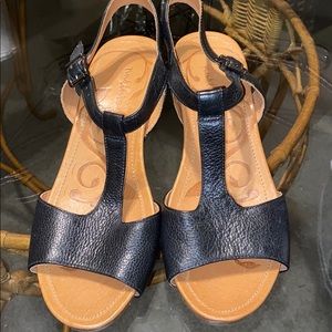 Nurture Black Sandals